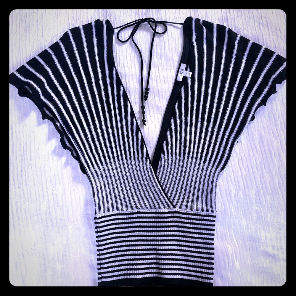 Cache’ silver/black shawl sweater top. Size small